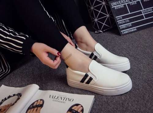 White Canve Casual Shoes Size 6