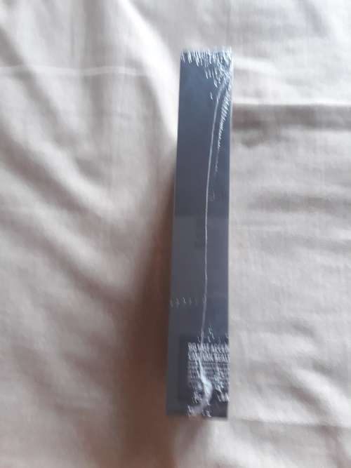 ***Still Sealed*** Samsung Galaxy Z Flip 3 5g (Cream)