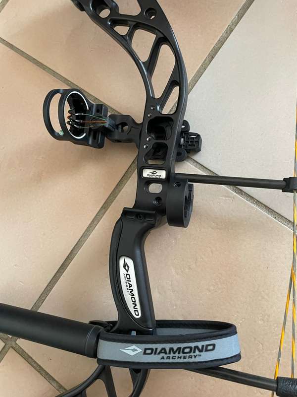 Diamond Archery Edge SB-1 RH Bow