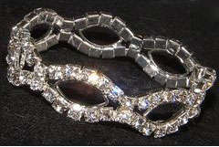 * TWO-STRAND RHINESTONE CRYSTAL STRETCHY BRACELET!
