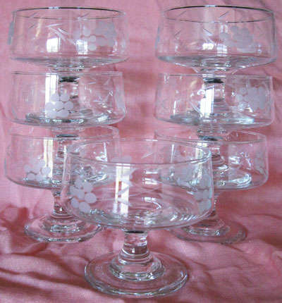 ~7 x Vintage Grape Pattern Champagne ~ H'orderves Glasses~