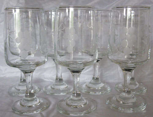 ~7 x Vintage Grape Pattern Sherry Glasses ~