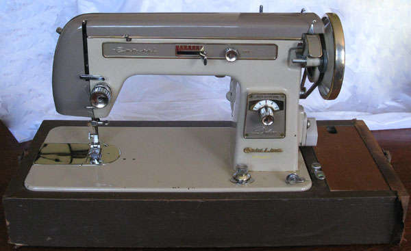 VINTAGE EMPISAL GOLDLINE DELUXE SEWING MACHINE