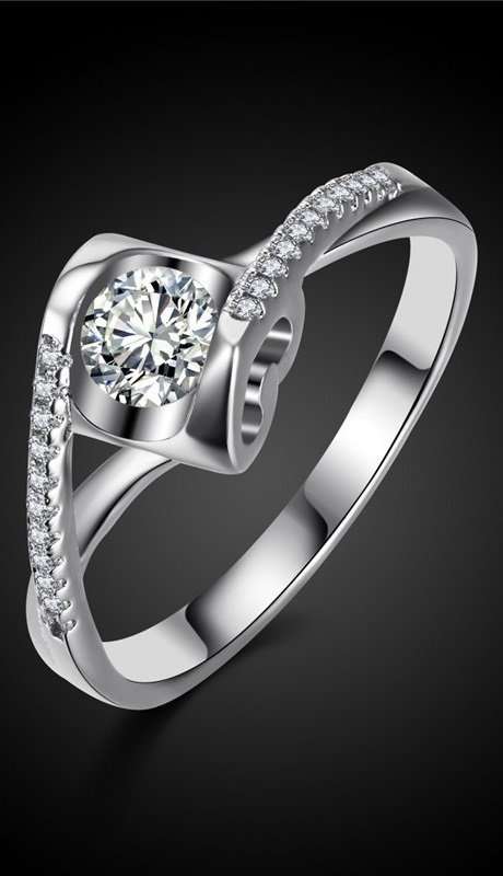 0.75 CARAT SIMULATED DIAMOND RING ~ STAMPED S925 ~ SIZE 8 1/4 - Q