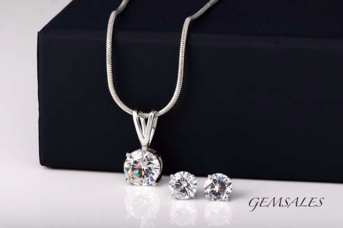 STUNNING NEW ARRIVAL! CUBIC ZIRCONIA SILVER NECKLACE & EARRING SET