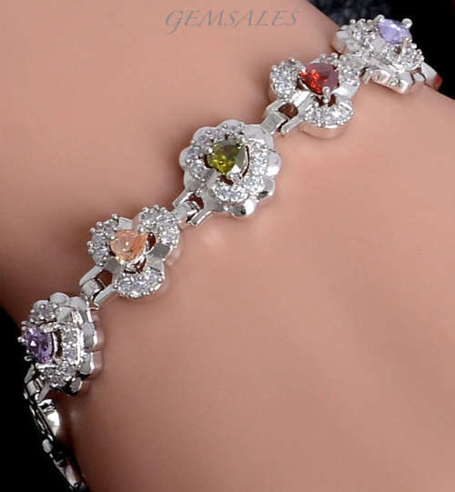 STUNNING BRACELET WITH 5 HEART SHAPED CZ - 18CM