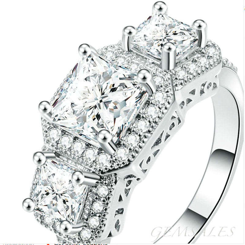 SPECTACULAR 2.00ct & 2 x 0.75ct PRINCESS CUT SIM DIAMOND RING *18KGP*  SIZE  6  - M - 52mm