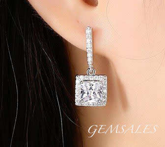 ELEGANT 1.30ct  CZ EARRINGS IN HALO SETTING  ***GIFT IDEA***