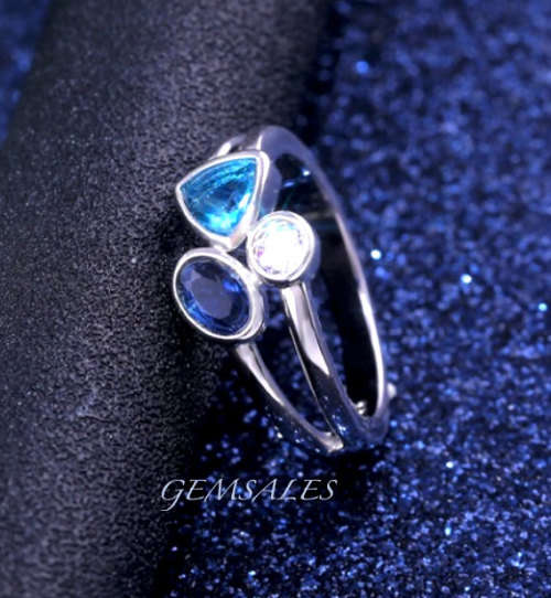 UNIQUE TRIO STYLE  SETTING WITH GEMSTONES *S925*   SIZE   5.75  -  L 1/2 -  51mm