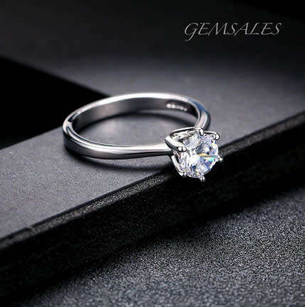 Elegant .75ct Classic Solitaire Style Sim Diamond CZ  #18KGP#  SIZE   6