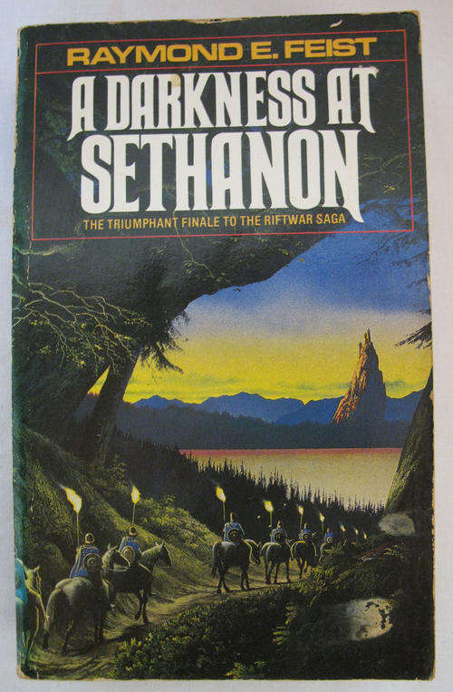 A DARKNESS AT SETHANON - RAYMOND E. FEIST (SOFT COVER)