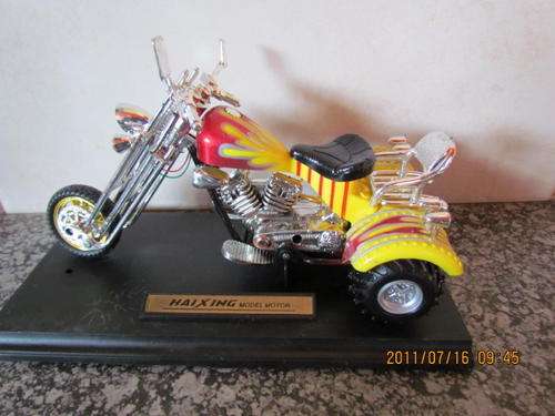 Scale 1:16 * FIREBLADE 3-Wheeler Motorcycle*  with sound and Light