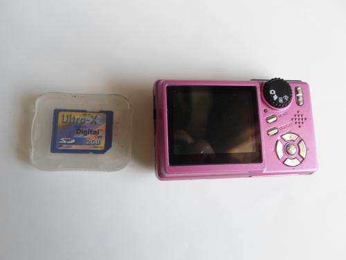 Digital concepts 5.1 Megapixel 4 x Zoom Camera (Pink) with 2G Memory card and bag