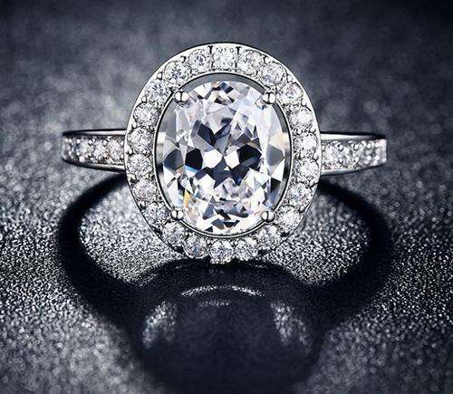 Stunning!Beautiful,Stunning! 18K Platinum Plated Sim Diamond Round Ring - Size 6