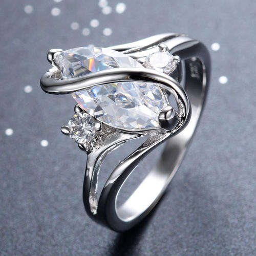Stunning and Elegant! S925 sterling silver Filled Wedding/Engagement Sim diamond- Size 7