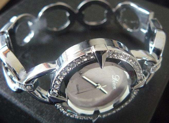 SILVER QUARTZ WATCH - ABSOLUTELY BEAUTIFUL