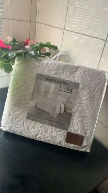 Pierre Cardin quilt with pillowcases
