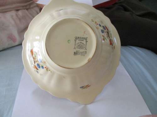 Antique Vintage Collectible J&G Meakin Sunshine Serving Bowl.