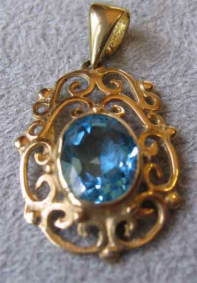 9ct Gold & Blue Topaz Pendant