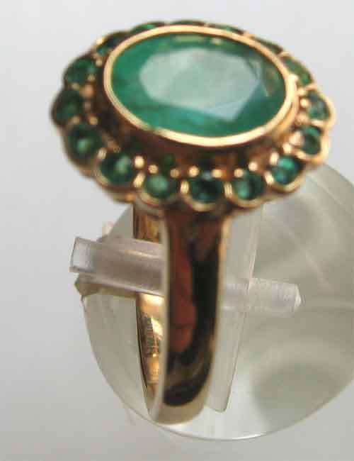 Stunning -  9ct solid Gold and  Genuine Emeralds  Ring