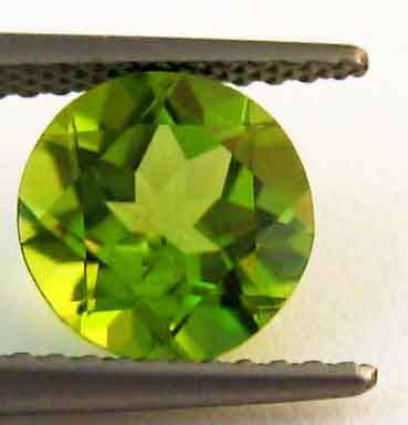 7.60 mm Round cut Peridot  1.53 ct.