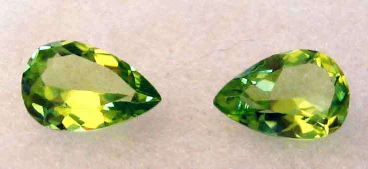1 Lot, 2 Pieces of 7.00 x 5.00 mm Pear  cut Peridots T.W. 1.49 ct