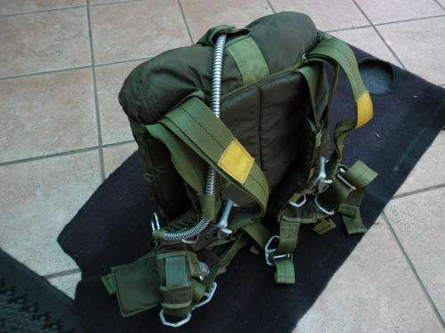 TU 32 PARACHUTE