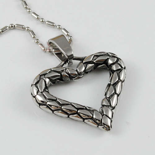CHUNKY HEART PENDANT