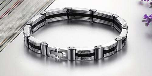 STAINLESS STEEL AND SILICONE BRACELET