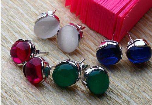 CATS EYE STUD EARRINGS