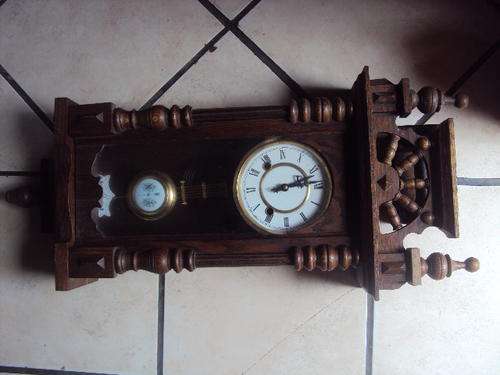 EXQUISITE WALL CLOCK