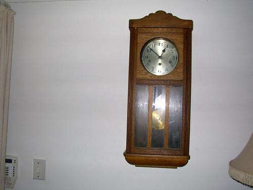 Elegant wall clock