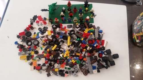 Selection of genuine secondhand LEGO pieces and parts, 672 g