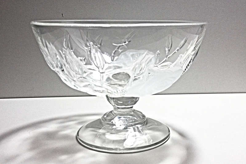 Set of 2 Vintage Santa Rosa Serving Bowls by Luminarc