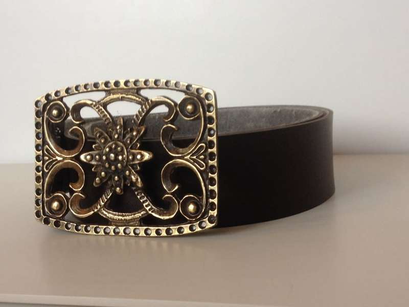 Choc brown belt with a glamorous gold brass buckle