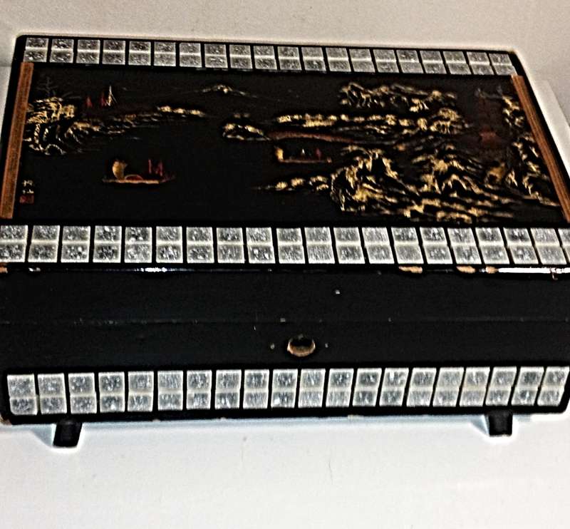 VINTAGE - Black JAPANESE Lacquer Musical Jewellery Box, w/Random Jewellery inside