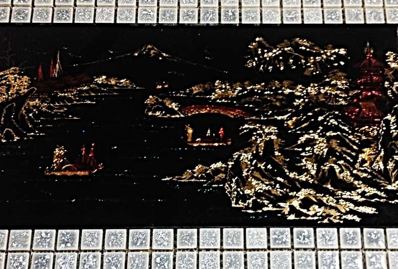 VINTAGE - Black JAPANESE Lacquer Musical Jewellery Box, w/Random Jewellery inside