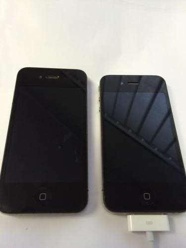 Apple iphone 4 (Two phones in lot) ( 2 x 32gig )