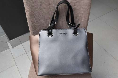 ##R1 AUCTION START !! LADIES HAND BAG !!