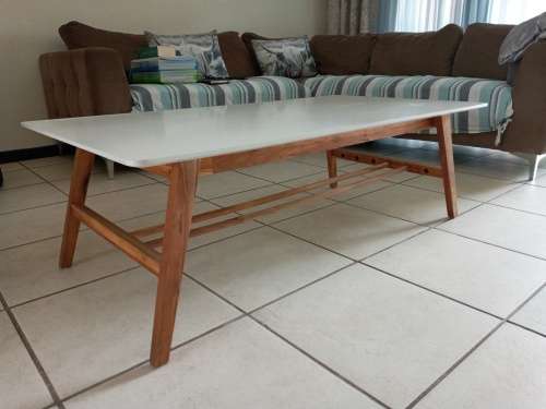 TV UNIT AND COFFEE TABLE WHITE WITH WOODEN LEGS