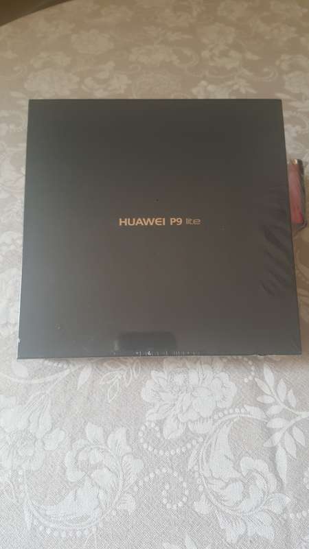 Huawei P9 Lite White with selfie stick