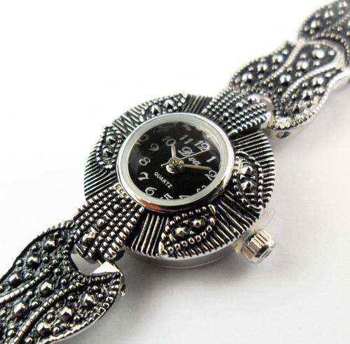 Fashionable Quartz Lady's Watch
