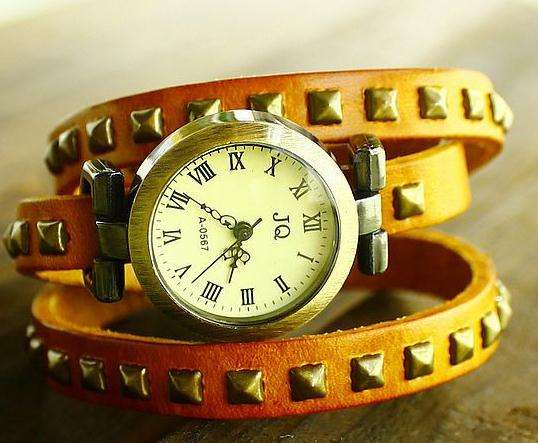 Fashionable Retro Genuine Leather Quartz Lady's Watch