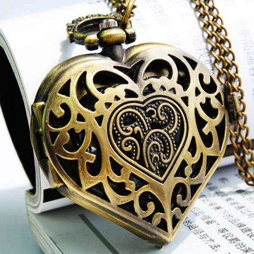 Fashionable Retro  Heart Shaped Pocket Watch With Chain.