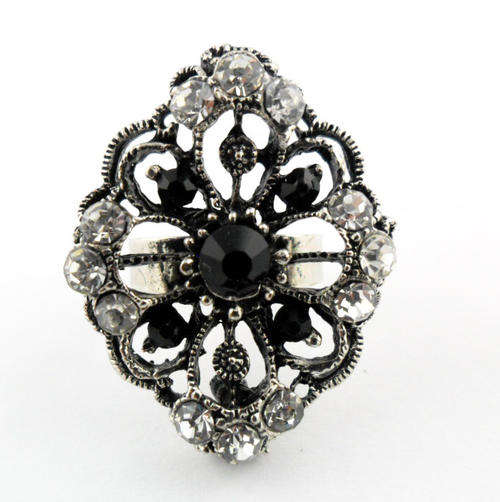 Lovely Lady's Dress Ring !