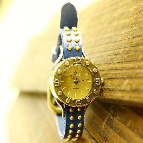 Fashionable Retro Genuine Leather Quartz Lady's Watch
