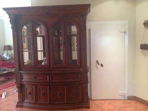 Classic dining display unit