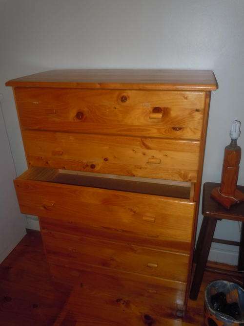 Pine chest of drawers