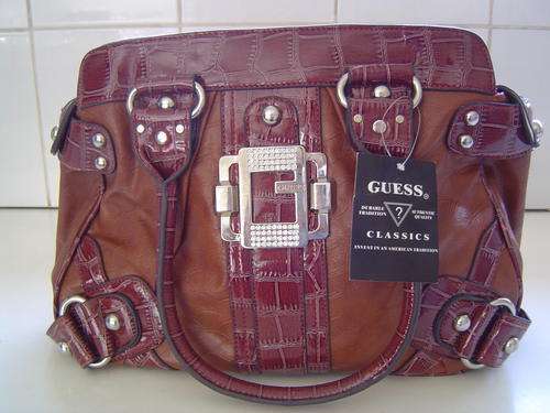 STUNNING  GUESS HANDBAG ...LOW LOW START