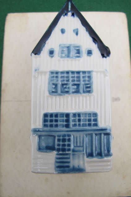 KLM - Henkes KLM House Number 6 - Sealed but angels have had their share